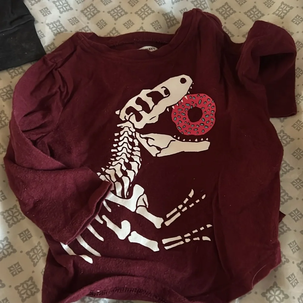 2 old Navy Long Sleeve Tees - 6-12 months - Picture 4 of 5